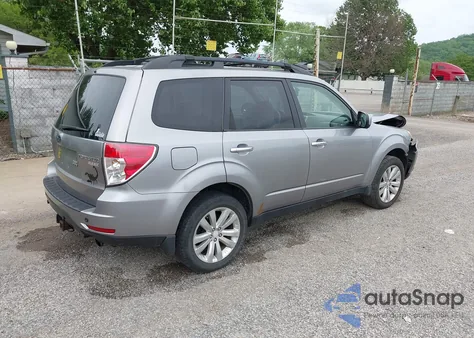 2011 Subaru Forester 2.5X Premium z USA, uszkodzony, nr VIN JF2SHADCXBH754833